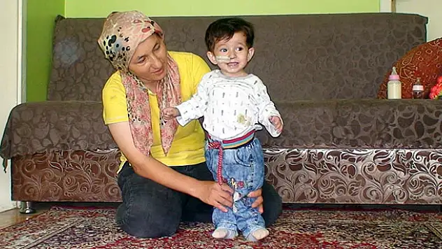 Oğlunun sağlığına kavuşması için televizyona çıkan annenin yuvası yıkıldı