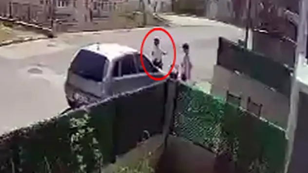 Oğluyla kavga eden çocuğa otomobiliyle çarpıp ev hapsi alan kadın, tutuklandı
