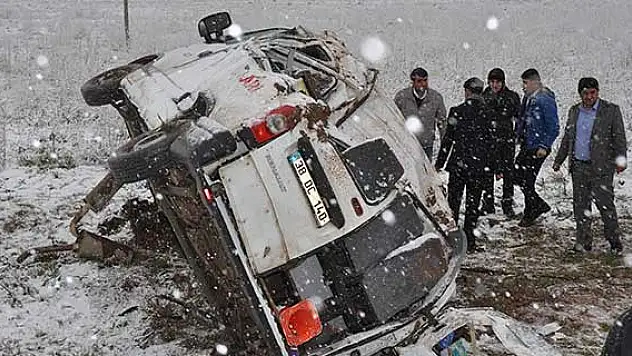 Öğrenci servisi devrildi: 9 yaralı