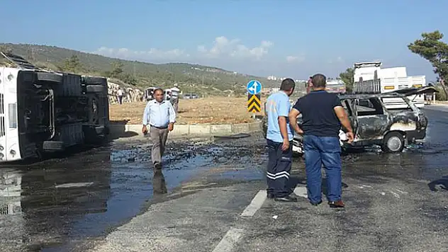 Öğrenci servisi ile otomobil çarpıştı: 26 yaralı