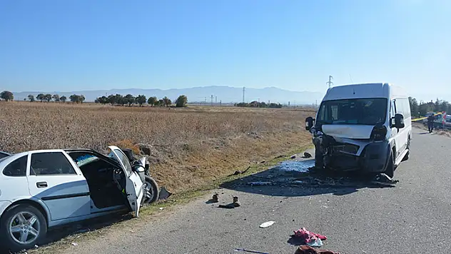 Öğrenci servisinin karıştığı kazada yaralanan 5 kişiden 3'ü hayatını kaybetti
