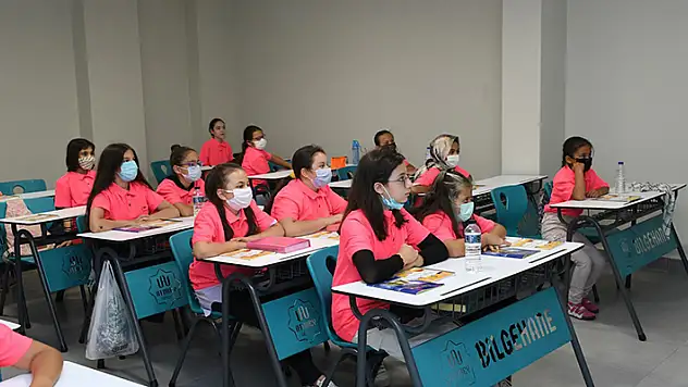 Öğrenciler Bilgehane yaz etkinlikleriyle verimli bir tatil geçirdi
