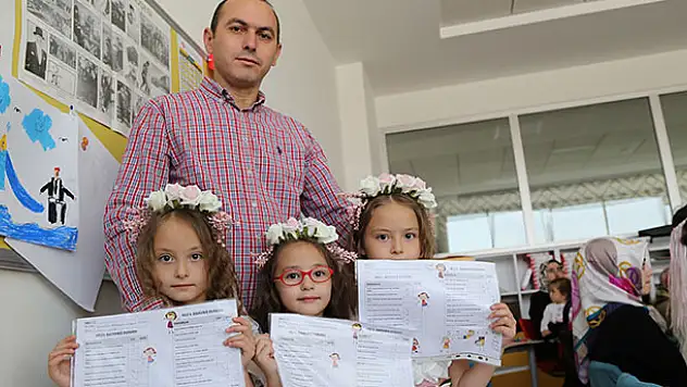 Öğrenciler de ailelerine 'karne' verdi