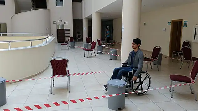 Öğrenciler, Engelliler Haftasında empati yaptı