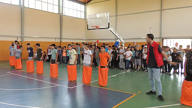 Öğrenciler hem yarıştı hem eğlendi