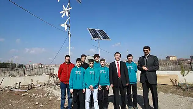Öğrenciler okullarının elektriğini üretecek