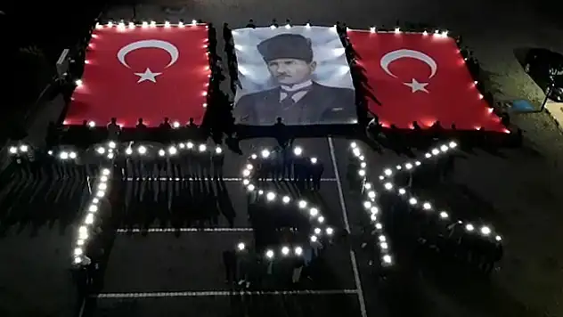 Öğrencilerden Barış Pınarı Harekatı'na Komando Marşı ile destek