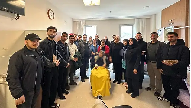 Öğrencilerden hastalara moral ziyareti