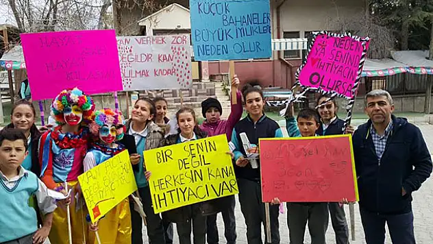 Öğrencilerden kan bağışının artırılması için örnek davranış