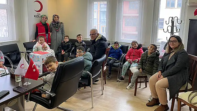 Öğrencilerden Kızılay'a anlamlı ziyaret