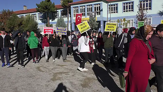 Öğrencilerden sağlıklı yaşam yürüyüşü