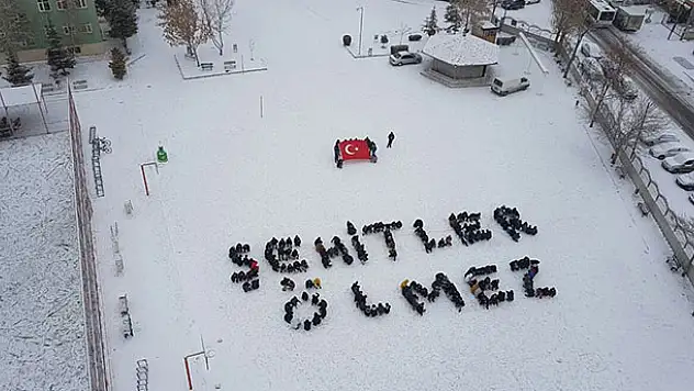 Öğrencilerden teröre anlamlı tepki
