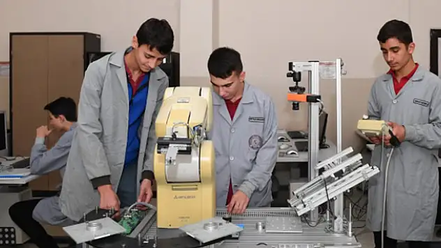 Öğrencilere iş garantili eğitim