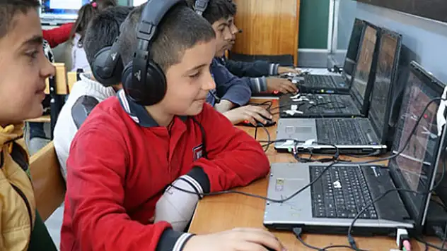 Öğrencilere klavyeli bilgisayar verilecek