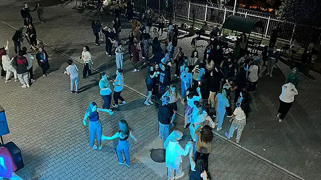 
Öğrencilere moral konseri
