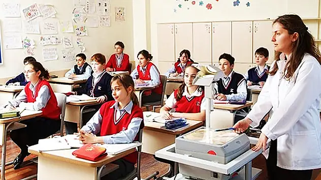 Öğrencilere müjde! Ders saatleri azalacak
