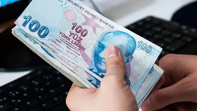 Öğrencilere yaz tatilinde 2 bin 842 lira