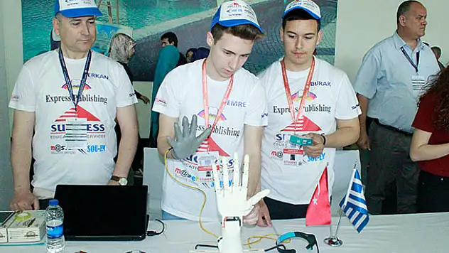 Öğrencilerin geliştirdiği robotlar Konya'da sergileniyor