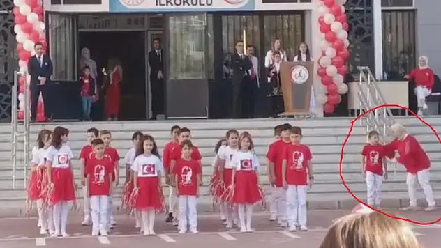 Öğrencisini gösteri grubundan çıkaran öğretmen ile ilgili Milli Eğitim Müdürlüğü kararını verdi