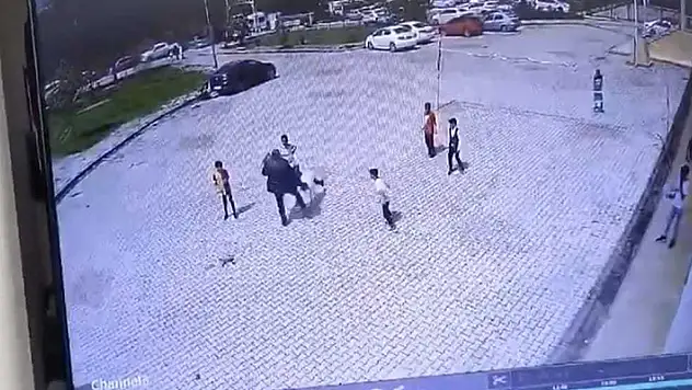 Öğrenciyi tekmeleyen dron operatörünün belediyedeki işine son verildi
