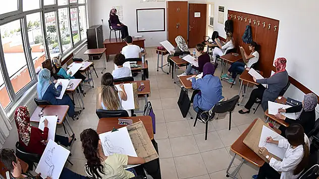 Öğretmen adayları KOMEK ve ASEM'de yeni açılan merkezler için ter döktü