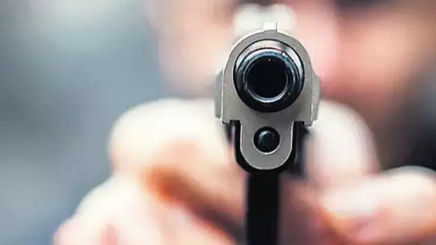 Öğretmen, birlikte alkol aldıkları muhtarın silahıyla kendini vurdu
