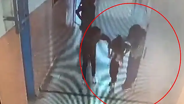 Öğretmen, nefes borusuna leblebi kaçan öğrencisini 'Heimlich' manevrasıyla kurtardı
