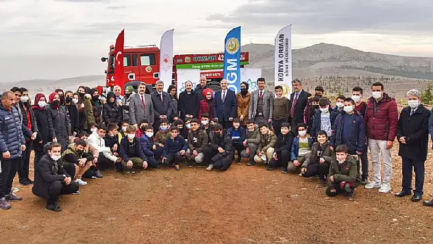Öğretmenler hatıra ormanına fidan dikimi gerçekleştirdi
