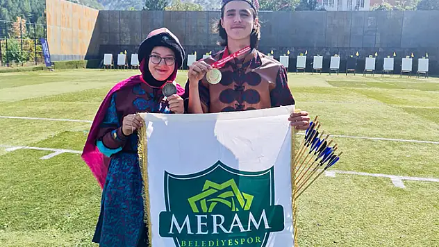 Okçulukta Meram Belediyesporlu Emirhan'dan Türkiye rekoru
