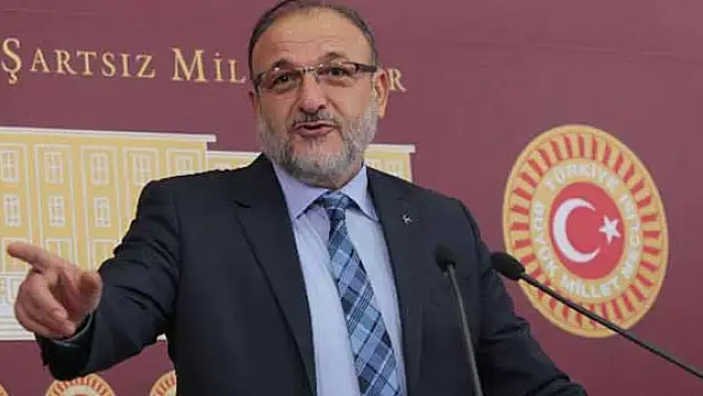 Oktay Vural: 'Al bayrak edebiyatı yapıyor'