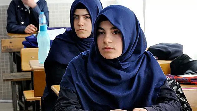 Okul birincisi Suriyeli Rahaf'ın okuma azmi