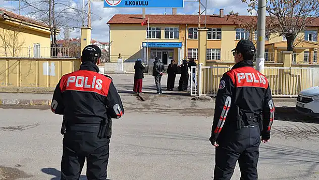 Okul çevrelerine güvenlik operasyonunda 709 kişi yakalandı