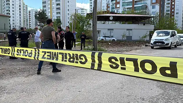 Okul çevresinde korku dolu anlar: Peş peşe silah sıkıldı
