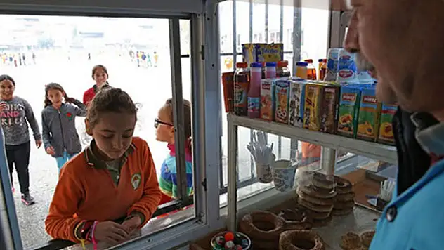 Okul kantinlerinde yeni dönem! Artık nakit para kullanılmayacak