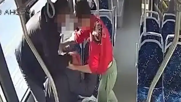 Okul müdürü ve oğlu otobüste darp etmişti: O yaşlı adam hayatını kaybetti
