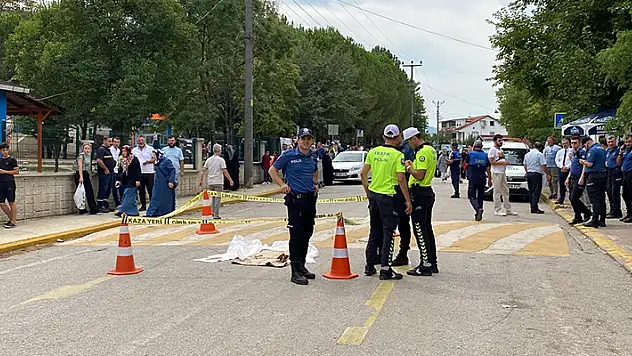 Okul önünde acı kaza: Üzerinden cip geçen çocuk ağır yaralandı
