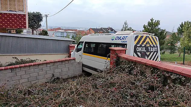 Okul servisi ile hafif ticari araç çarpıştı: 5'i öğrenci 7 yaralı

