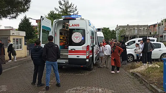 Okulda biber gazı kapsülü patladı: 25 öğrenci hastaneye kaldırıldı
