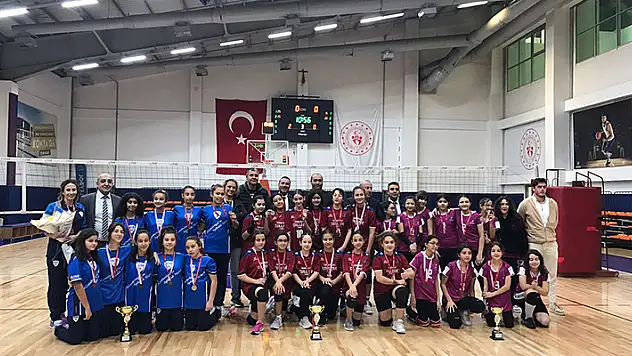 Okullar voleybolda şampiyon belirlendi