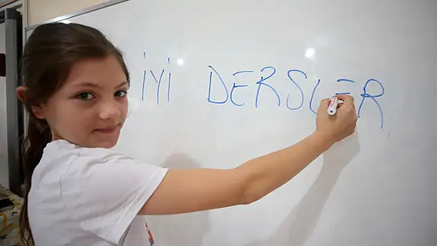 Okullarda 19 milyona yakın öğrenci için ilk ders zili çaldı
