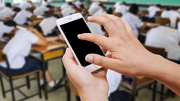Okullarda cep telefonu kullanımına ayar geliyor!