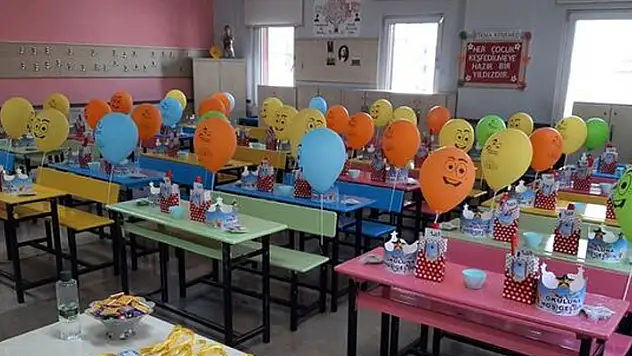 Okullarda ilk zil 'uyum' için çaldı
