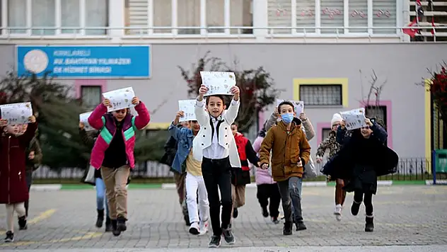 Okullarda karne heyecanı
