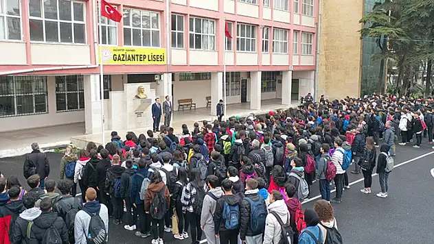 Okullarda yarın Filistin'deki saldırılarda hayatını kaybeden çocuklar için saygı duruşunda bulunulacak
