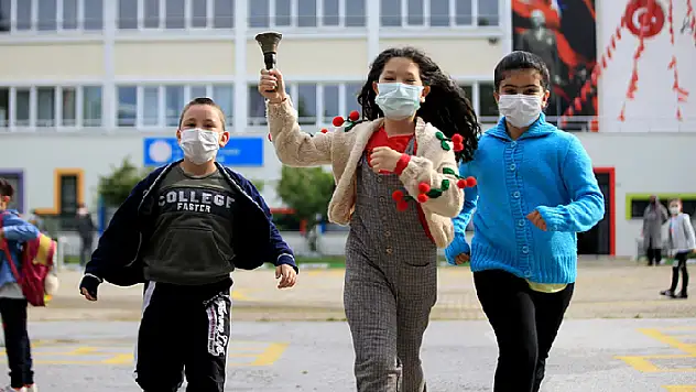 Okullarda yarıyıl tatilinin ardından ilk ders zili yarın çalacak
