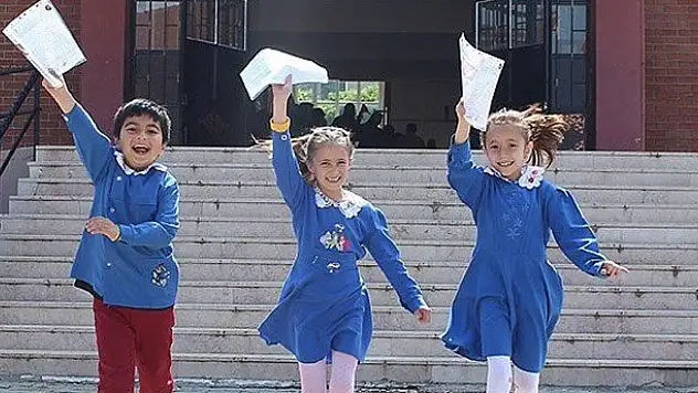 Okulların kapanış tarihi belli oldu