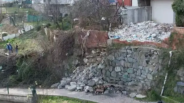 Okulun ilk günü büyük tedirginlik! 'Çocuğumla giderken üzerimize yığılabilir'
