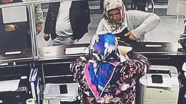 Okuma yazma bilmeyen dolandırıcı 'parmak basarak' dolandırdı
