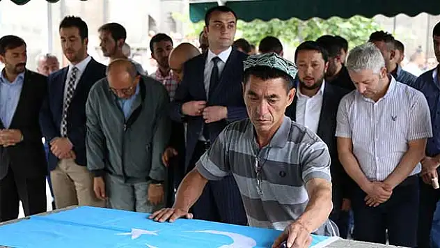 Öldürülen Uygur Türkleri için gıyabi cenaze namazı