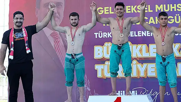 Olimpiyat şampiyonu milli güreşçi Akgül: Çayır çok önemli, sıkı güreş yapmaları, kendilerini göstermeleri gerekiyor
